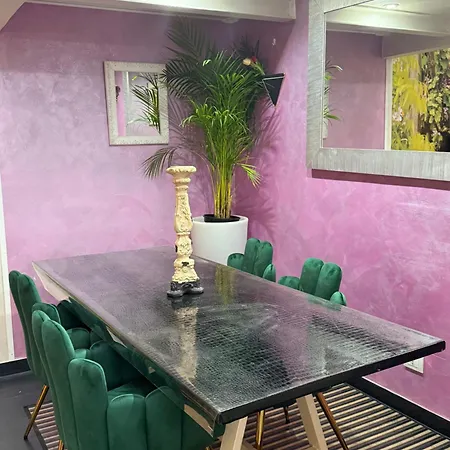 Апартаменты Luxury Piazza Di Spagna Escape With Terrace And Private Рим